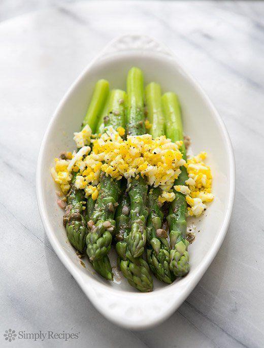 รูปภาพ:http://www.simplyrecipes.com/wp-content/uploads/2014/03/asparagus-sieved-eggs-vertical-2.jpg
