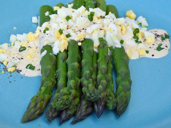 รูปภาพ:http://www.onceuponachef.com/images/2012/03/Asparagus-and-Chopped-Egg-Salad-with-Dijon-Sauce2.jpg