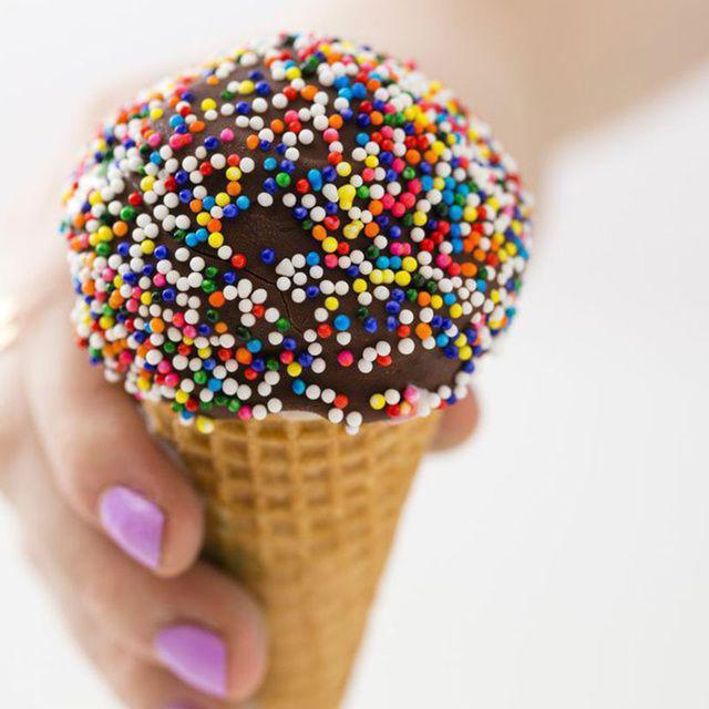 ภาพประกอบบทความ 'Ice Cream Drumsticks' เมนูไอศกรีมโคนสุดเก๋ อร่อยเพลินเกินห้ามใจ