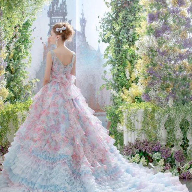 ภาพประกอบบทความ ตราตรึงใจ เผยชุดแต่งงาน 'Pastel wedding dress' สวยหวานราวกับเจ้าหญิง 