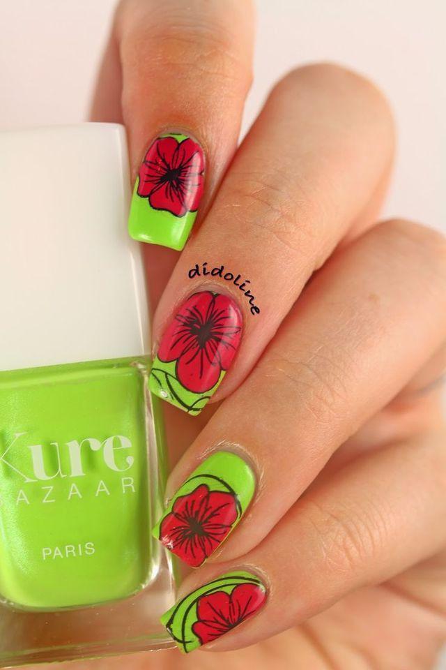 รูปภาพ:http://www.prettydesigns.com/wp-content/uploads/2015/12/Green-Nails-with-Red-Flowers.jpg