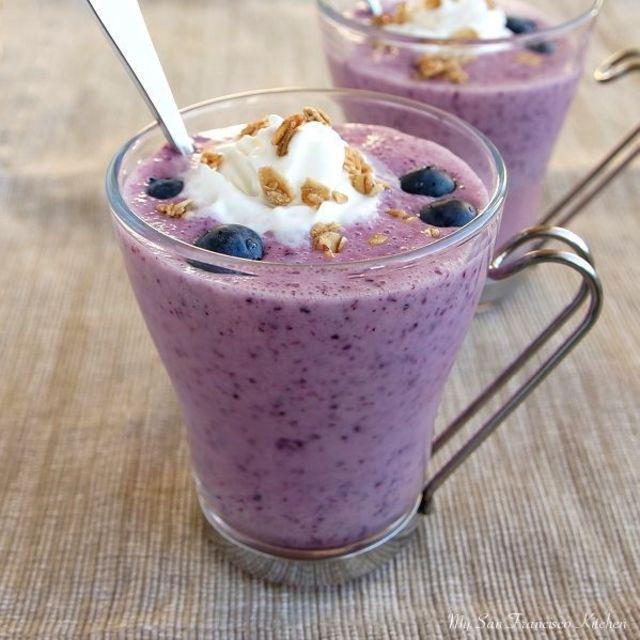 ภาพประกอบบทความ Blueberry Parfait Breakfast Milkshake มิลค์เชครสเด็ด อร่อยง่ายอิ่มสบายท้องสุดๆ