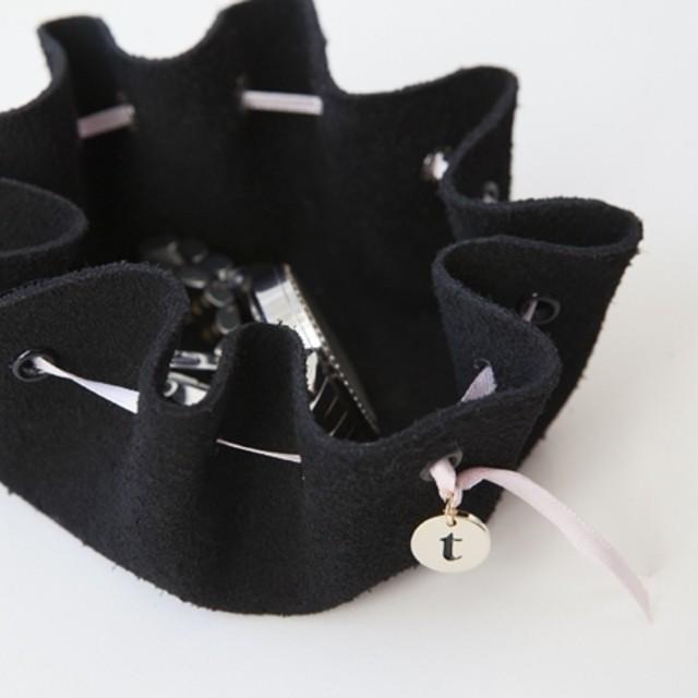 ภาพประกอบบทความ DIY | No-sew Leather Jewelry Pouch กระเป๋าใส่ของกระจุกกระจิกฉบับโฮมเมด มุ้งมิ้งฟรุ้งฟริ้งไม่ซ้ำใคร