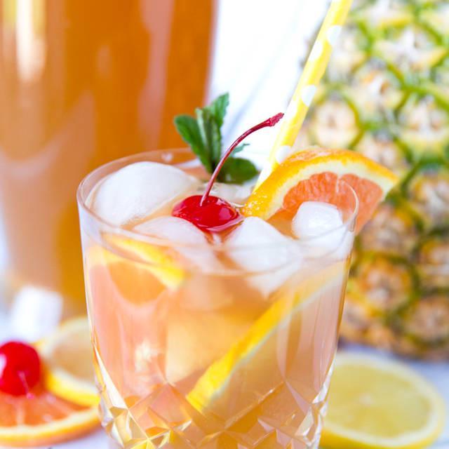 ภาพประกอบบทความ สูตรเครื่องดื่ม เพิ่มความสดชื่น 'Honey & Orange Sweet Tea'