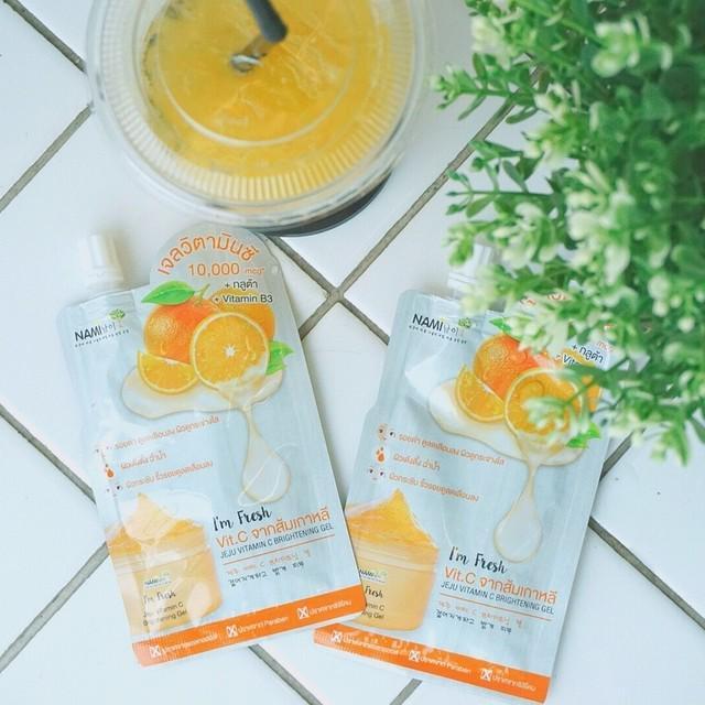 ภาพประกอบบทความ รีวิว : ตัวช่วยหน้าใส ถูกและดี “Nami I’m Fresh Jeju Vitamin C Brightening Gel“