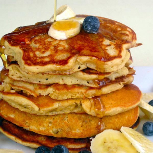 รูปภาพ:http://cdn.skinnyms.com/wp-content/uploads/2012/08/Whole-Grain-Banana-Blueberry-Pancakes1.jpg