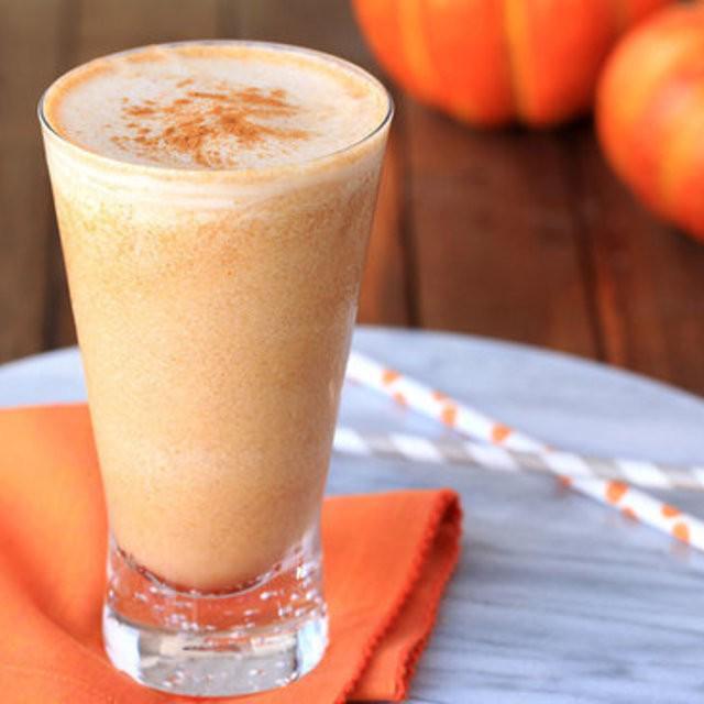 ภาพประกอบบทความ Pumpkin Vanilla Smoothie สมูทตี้ฟักทองวานิลลาแสนอร่อย ดื่มเท่าไหร่ก็สบายท้อง!