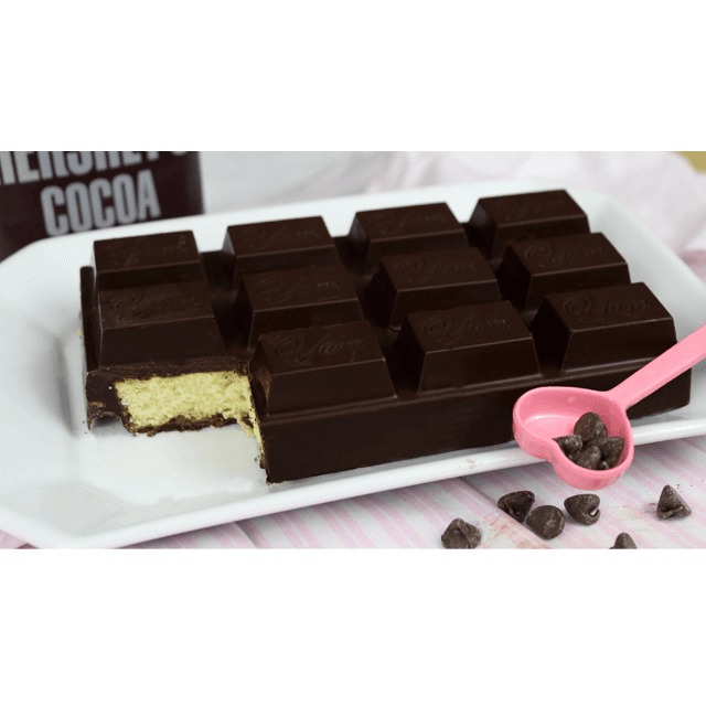 ภาพประกอบบทความ วิธีทำ "Chocolate Bar Cake" เค้กช็อกโกแลตแท่งยักษ์แสนอร่อย