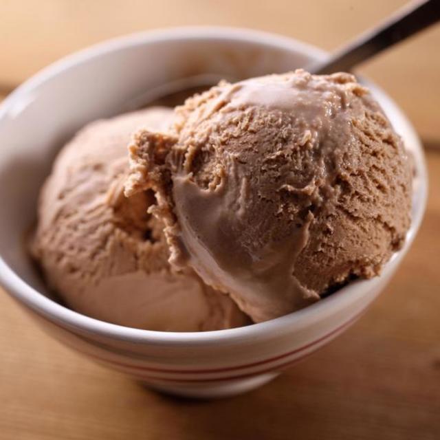 ภาพประกอบบทความ No Churn Homemade Chocolate Ice Cream ไอศกรีมช็อกโกแลตฉบับโฮมเมด เข้มข้นถึงใจ กดไลก์ให้รัวๆ 🍨😆