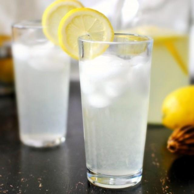 ภาพประกอบบทความ Vanilla Lemonade สูตรน้ำเลมอนเนดผสมวานิลลา อร่อยฟินชื่นใจ 😍🍹