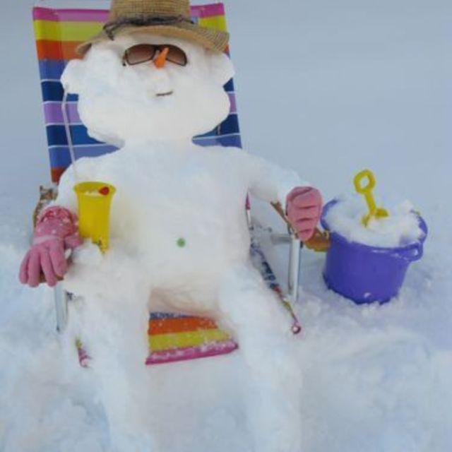 ภาพประกอบบทความ ชวนดูไอเดียการปั้น Snowman รูปแบบใหม่ที่แปลกกว่าชาวบ้าน #สะดุดตามาก ⛄