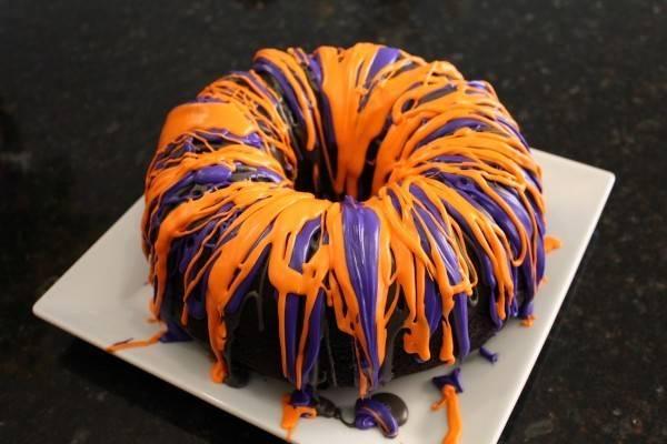 รูปภาพ:http://www.cookingwithsugar.com/wp-content/uploads/2011/09/Halloween_Rainbow_Party_Cake_Halloween_Food_Recipe_Ideas-7-e1317079270184.jpg