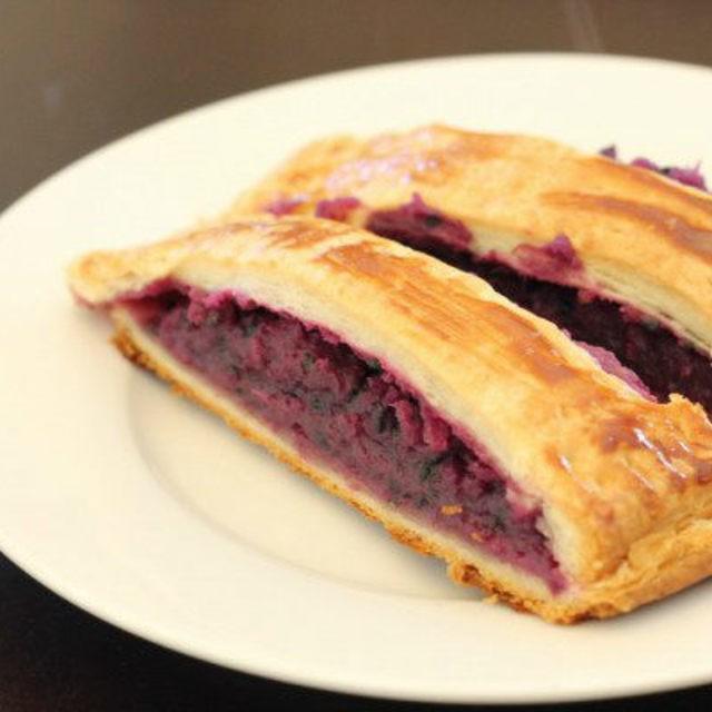 ภาพประกอบบทความ Sweet Purple Potato Pie Puff ขนมพัฟไส้มันม่วงแสนอร่อย ไส้แน่น อร่อยเต็มๆ คำ