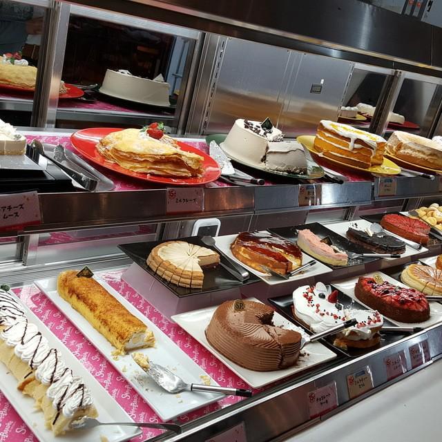 ภาพประกอบบทความ [รีวิว] บุกถิ่นแดนซากุระแวะลองชิมบุฟเฟ่ต์เค้กที่ร้าน Sweet Paradise!