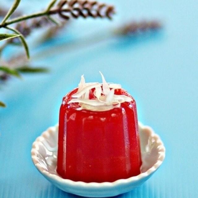 ภาพประกอบบทความ ชวนทำขนม 'Watermelon Jelly' เยลลี่แตงโมสีสวย เติมความสดใสให้หน้าร้อน