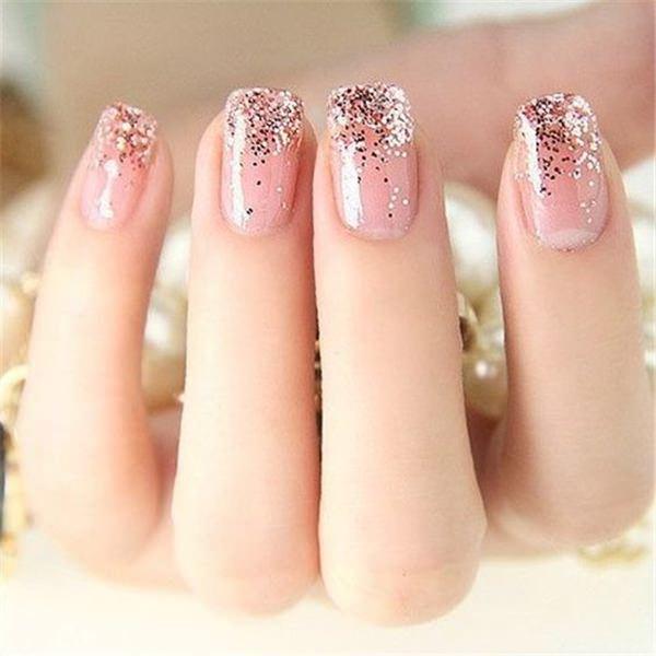 รูปภาพ:https://www.styleinterest.com/wp-content/uploads/2016/02/47020216-pink-nail-designs.jpg