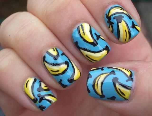 รูปภาพ:https://www.askideas.com/media/80/Blue-Nails-With-Yellow-Banana-Design-Nail-Art.jpg
