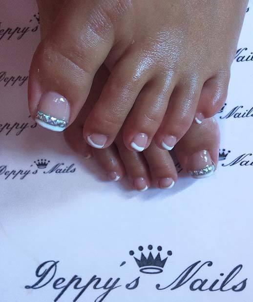 รูปภาพ:https://stayglam.com/wp-content/uploads/2018/03/French-Pedicure-with-Gems.jpg