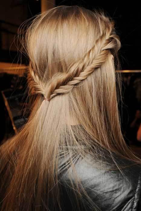 รูปภาพ:https://stayglam.com/wp-content/uploads/2015/01/Half-Up-French-Fishtail-Braids-Hairstyle.jpg