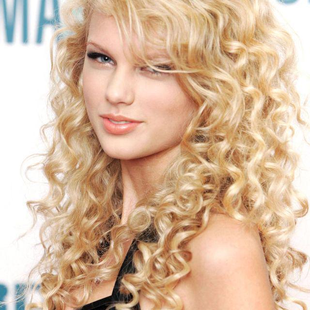 ภาพประกอบบทความ ฺBeauty Evolution! ไอเดียแฟชั่น จากนักร้องสาวสวยสุดฮอต Taylor Swift