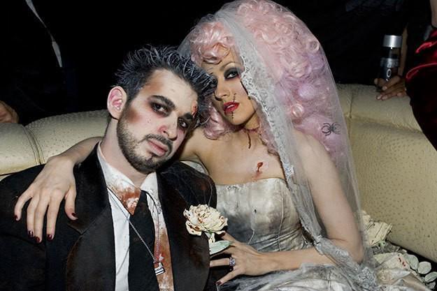 รูปภาพ:https://stayglam.com/wp-content/uploads/2014/05/Celebrity-Couple-Halloween-Outfit.jpg