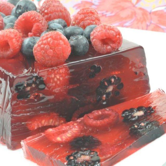 ภาพประกอบบทความ สูตรวุ้นผลไม้ Pomegranate Tea and Summer Berry วุ้นเบอร์รี่สีสวย ของหวานสไตล์เฮลตี้