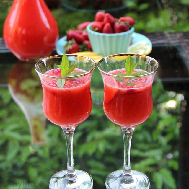 รูปภาพ:http://www.laylita.com/recipes/wp-content/uploads/2012/06/Strawberry-lemonade-cocktail1.jpg