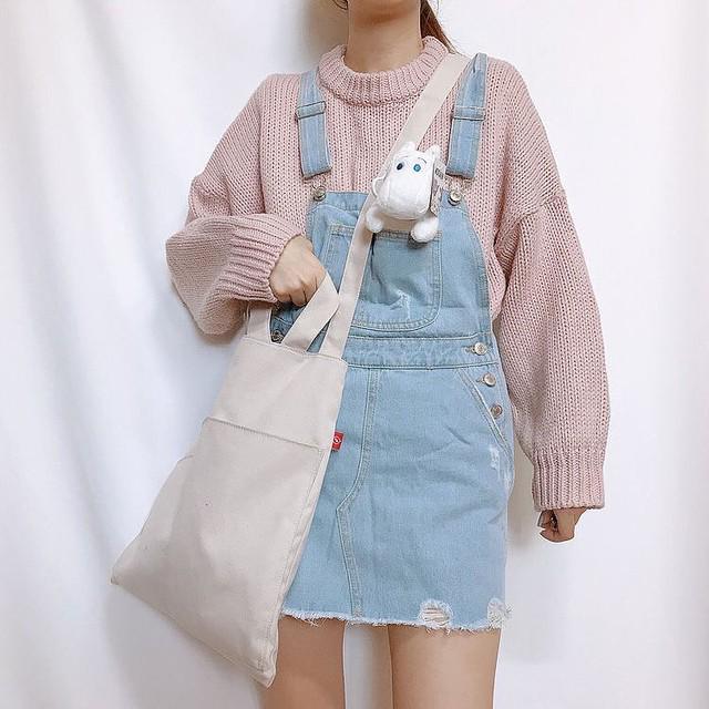 ภาพประกอบบทความ หนาวนี้กอดใคร กับแฟชั่น "ฤดูหนาว" ขาวสาวเกาหลี ไม่มีใครกอดต้องใส่เสื้ออุ่นๆ จาก IG : peachiyy