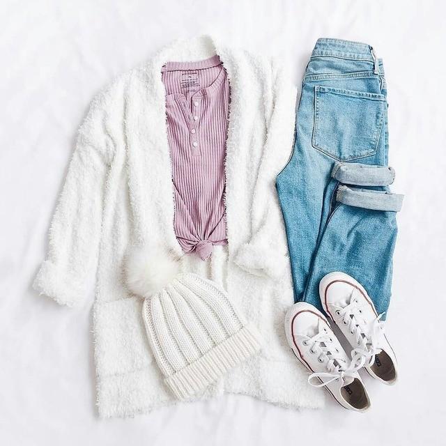 ภาพประกอบบทความ จัดเต็ม กับ Sweet winter look แฟชั่นเซตหน้าหนาวแบบน่ารักโดนใจ จาก IG : outfits.ideasz 
