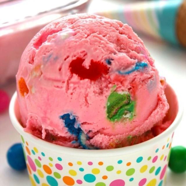 ภาพประกอบบทความ แจกความสดใส ชวนทำ 'บับเบิ้ลกัมไอศกรีม' สีชมพูพาสเทล อร่อยเคี้ยวเพลิน