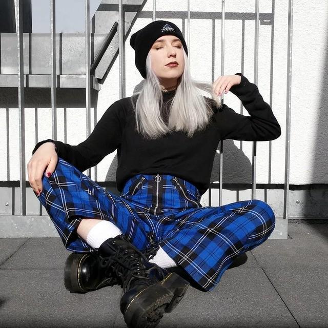 ภาพประกอบบทความ ฺBlack Lover เอาใจสายดาร์ก กับแมทช์เสื้อผ้าให้มีไอเทม "สีดำ" จาก IG : highinhighschool #เท่ๆคูลๆ 