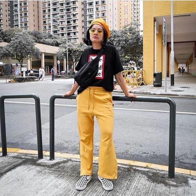 ภาพประกอบบทความ นำเทรนด์สดใส ✨ ไอเดียชุดแมทช์ 'กางเกงขายาวสีเหลือง' รับร้อนแบบชิลล์ๆ ใส่เดินถนนได้!