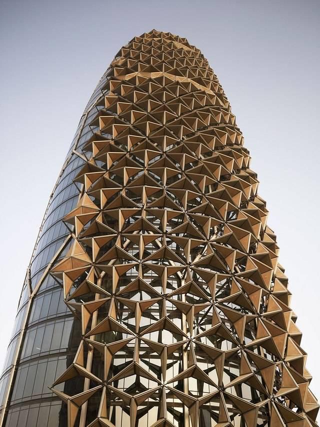 รูปภาพ:http://i1.wp.com/www.kiitdoo.com/wp-content/uploads/2015/11/geometric-sun-shades-al-bahar-towers-abu-dhabi-18.jpg?resize=880%2C1173
