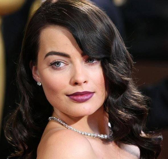 รูปภาพ:http://cdn.fashionisers.com/wp-content/uploads/2014/03/Oscars_2014_best_celebrity_hairstyles_and_makeup_looks_Margot_Robbie.jpg