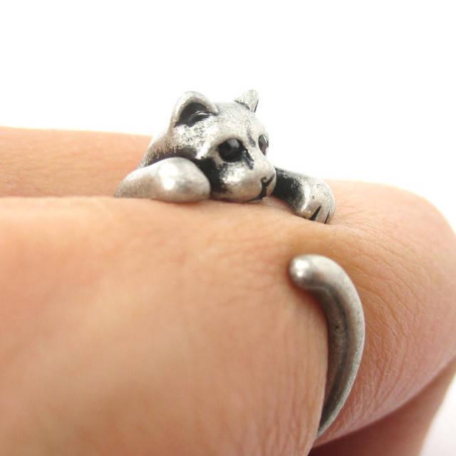 รูปภาพ:https://cdn.shopify.com/s/files/1/0224/1915/products/realistic-kitty-cat-shaped-animal-wrap-around-ring-in-silver-us-size-3-to-size-8-5_1024x1024.jpg