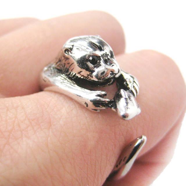 รูปภาพ:https://cdn.shopify.com/s/files/1/0224/1915/products/otter-holding-a-fish-shaped-animal-wrap-around-ring-in-shiny-silver-us-sizes-4-to-9_1024x1024.jpg
