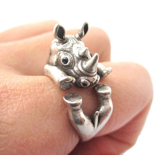 รูปภาพ:https://cdn.shopify.com/s/files/1/0224/1915/products/realistic-rhinoceros-rhino-shaped-animal-wrap-ring-in-silver-us-size-6-to-9-cute_1024x1024.jpg?v=1425968135