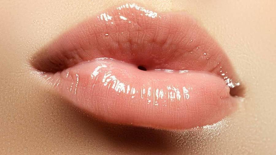 รูปภาพ:https://www.lorealparisusa.com/-/media/project/loreal/brand-sites/oap/americas/us/beauty-magazine/articles/how-to-achieve-glassy-lips/loreal-paris-bmag-article-how-to-achieve-glassy-lips-d.jpg