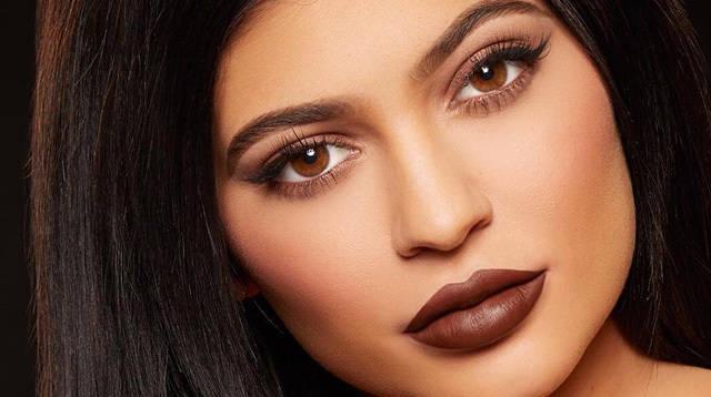 รูปภาพ:http://images1.cosmo.ph/december_2015/12-01/kylie-jenner-lip-kit.jpg