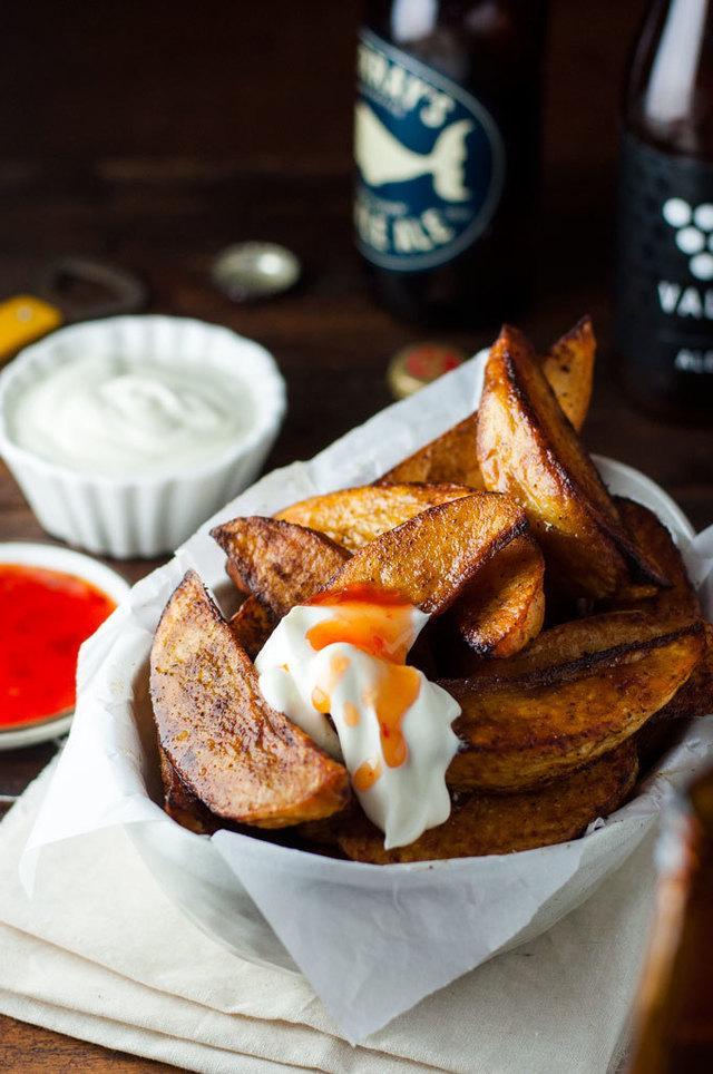 รูปภาพ:http://www.recipetineats.com/wp-content/uploads/2015/05/Seasoned-Baked-Potato-Wedges_with-sour-cream.jpg