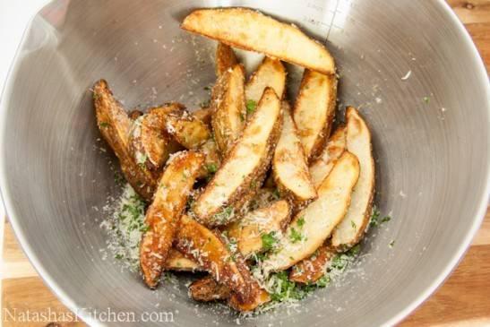 รูปภาพ:http://natashaskitchen.com/wp-content/uploads/2012/08/Oven-Baked-Potato-Wedges-10-547x365.jpg