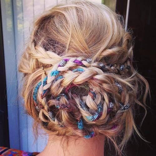 รูปภาพ:http://pophaircuts.com/images/2015/09/boho-hairstyles-with-braids-%E2%80%93-bun-updos-other-great-new-stuff-to-try-out15.jpg