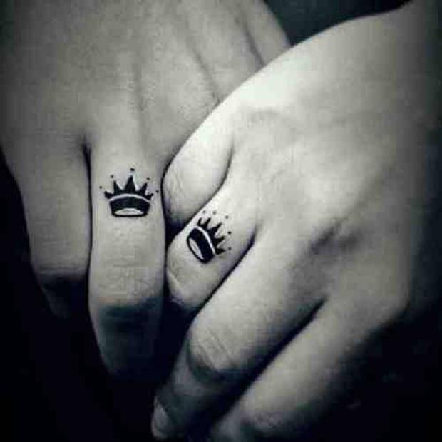 รูปภาพ:http://www.girlsallaround.com/wp-content/uploads/2016/06/King-and-queen-matching-couple-tattoo-tandem-love-lifepopper-tattoos-ideas-7.jpg