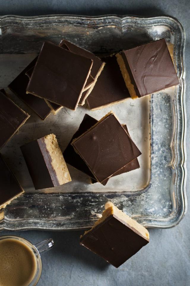 รูปภาพ:http://www.recipetineats.com/wp-content/uploads/2015/06/Chocolate-Peanut-Butter-Slice_680px3-darker.jpg