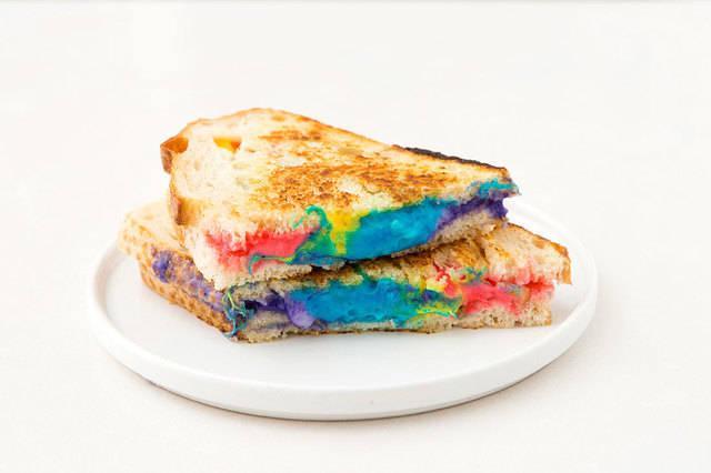 รูปภาพ:http://doomos.at/wp-content/uploads/2016/04/Upgrade-Your-Sandwich-With-This-Magical-Rainbow-Grilled-Cheese-Recipe7.jpg