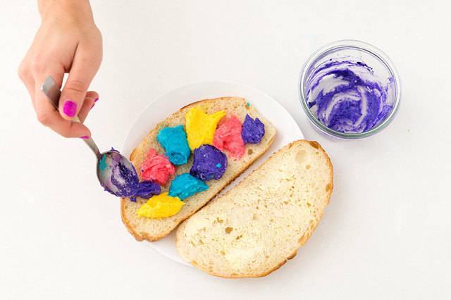 รูปภาพ:http://doomos.at/wp-content/uploads/2016/04/Upgrade-Your-Sandwich-With-This-Magical-Rainbow-Grilled-Cheese-Recipe5.jpg