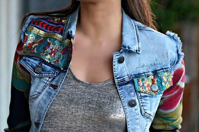 รูปภาพ:http://4.bp.blogspot.com/-RoEHLqIEhFY/VpEtWBAQIEI/AAAAAAAAS0w/wuPTSED2qKE/s1600/DSC_4858%2BDesigual%2Bdenim%2Bjacket%252C%2BTamara%2BChlo%25C3%25A9.jpg