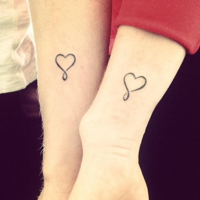 รูปภาพ:http://www.tattooshunt.com/images/30/couple-heart-tattoo-designs-on-wrist.jpg