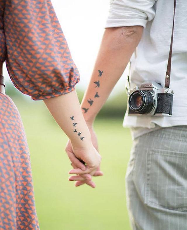 รูปภาพ:http://static.boredpanda.com/blog/wp-content/uploads/2015/03/matching-couple-tattoos-47__700.jpg