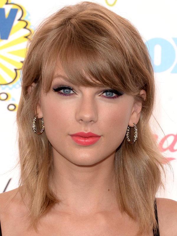 รูปภาพ:http://beautyeditor.ca/wp-content/uploads/2014/08/Taylor-Swift-Teen-Choice-Awards-2014.jpg